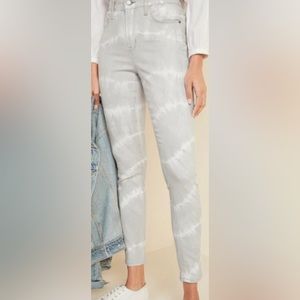 OLD NAVY-SUPER SKINNY ROCK STAR JEANS SIZE 10